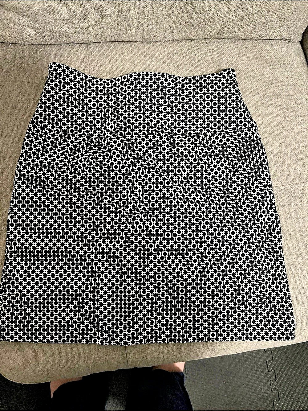 Women's Geometric Mini Skirt in Black & White